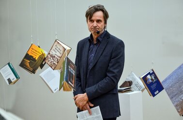 Originali knygų instaliacija davė startą konkurso „Klaipėdos knyga 2021“ balsavimui