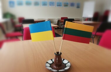 Bibliotekoje lietuvių kalbos pamokos ukrainiečiams